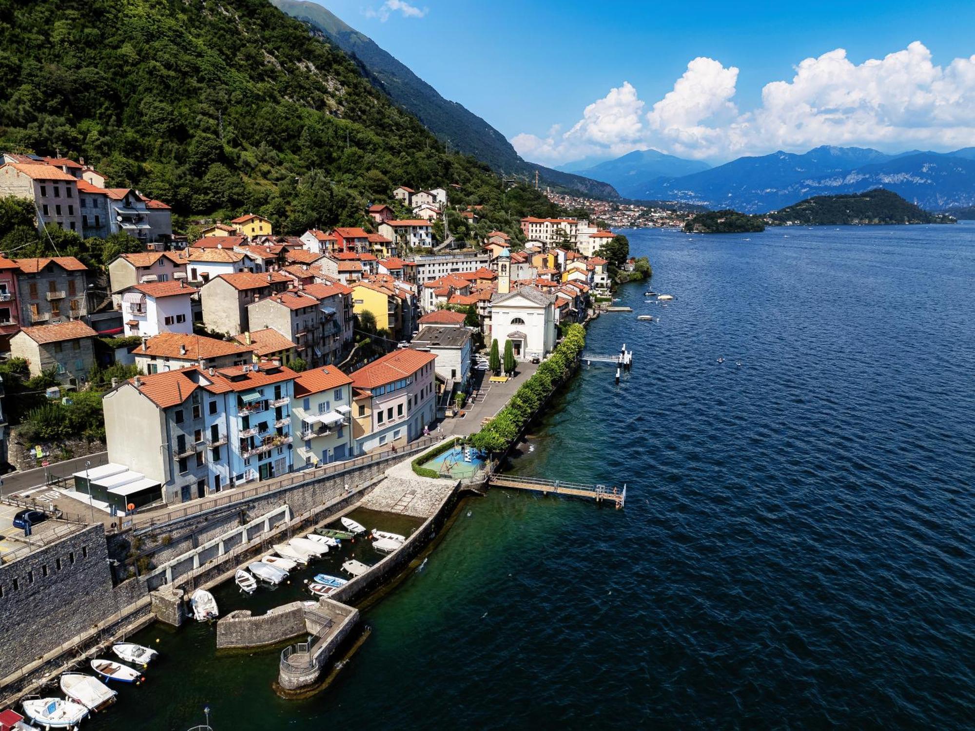 Delizioso Bilocale Vista Lago Colonno Luaran gambar