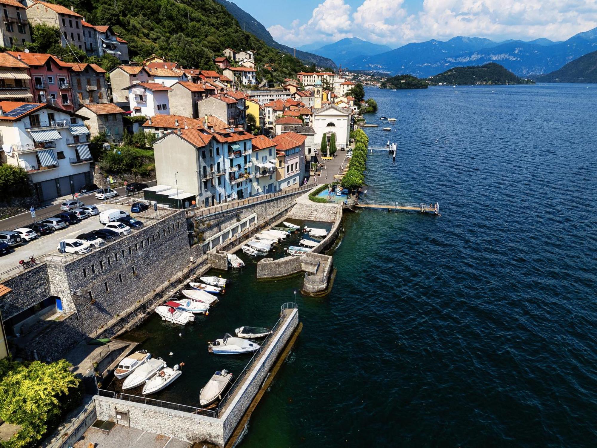 Delizioso Bilocale Vista Lago Colonno Luaran gambar