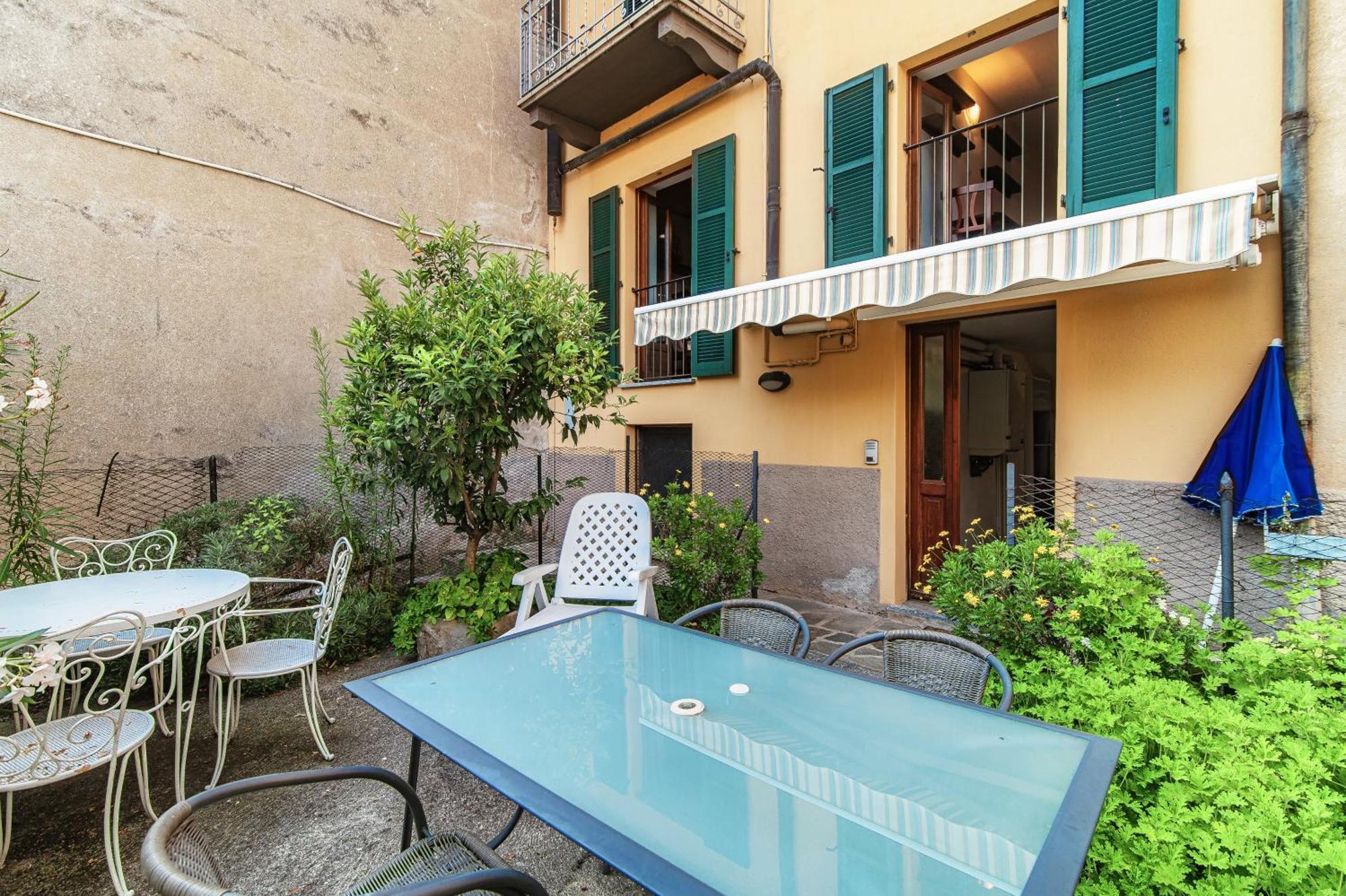 Delizioso Bilocale Vista Lago Colonno Luaran gambar
