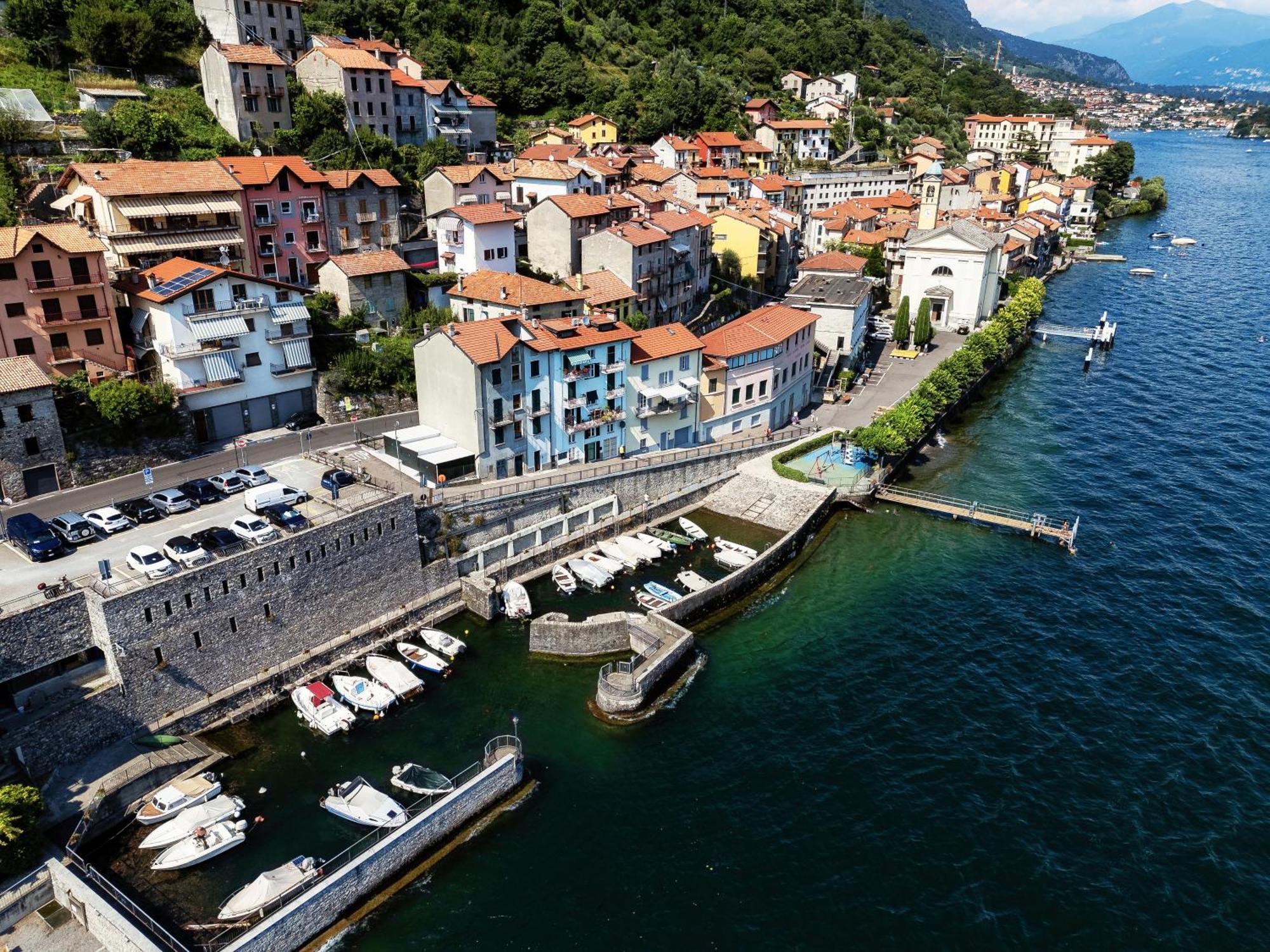 Delizioso Bilocale Vista Lago Colonno Luaran gambar