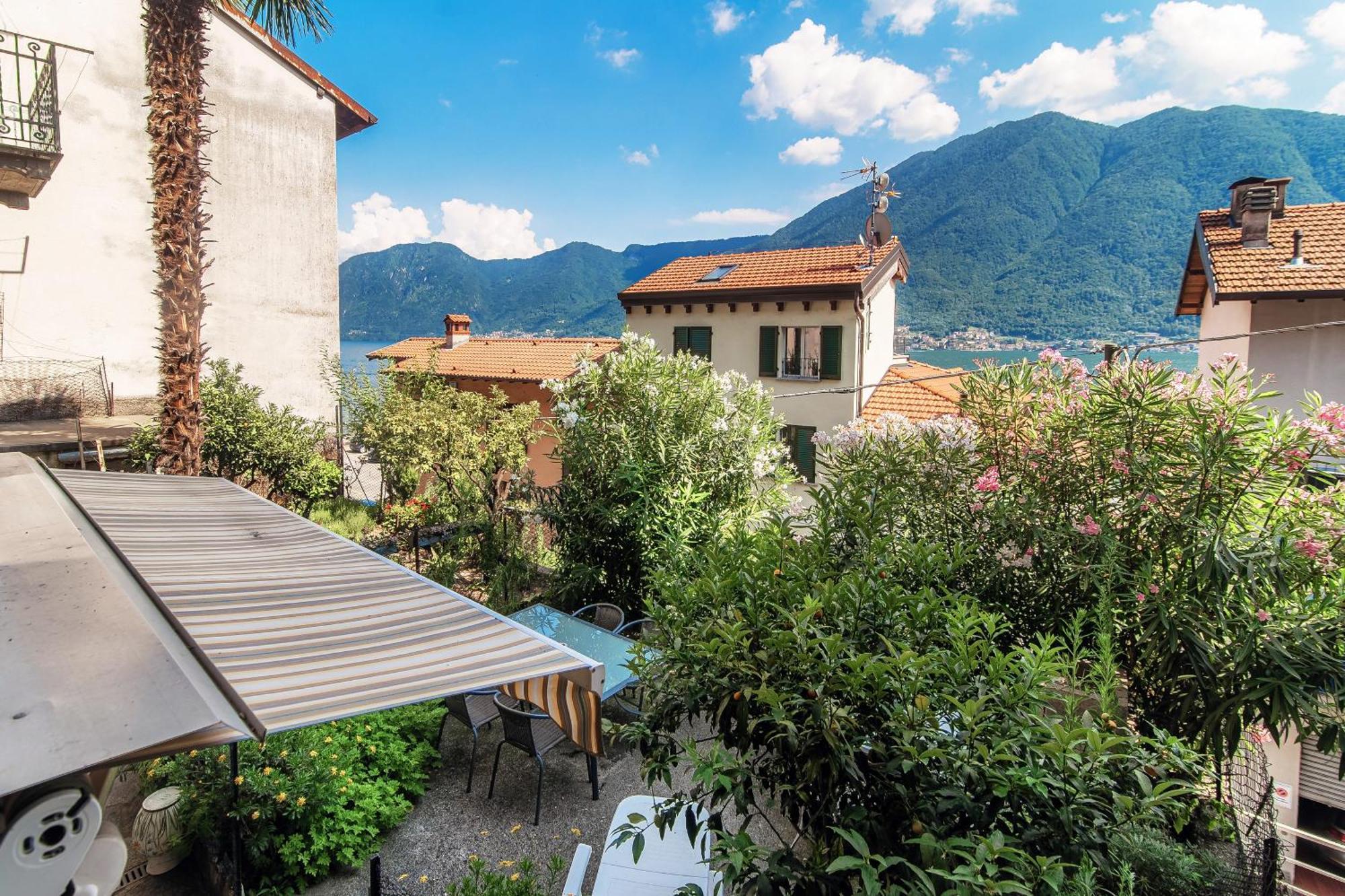 Delizioso Bilocale Vista Lago Colonno Luaran gambar