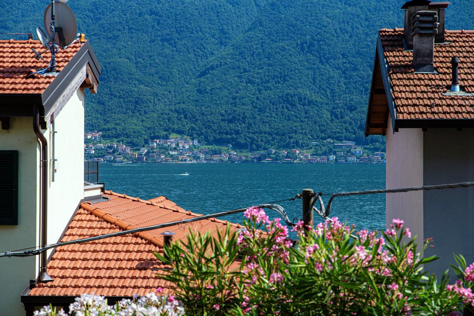 Delizioso Bilocale Vista Lago Colonno Luaran gambar