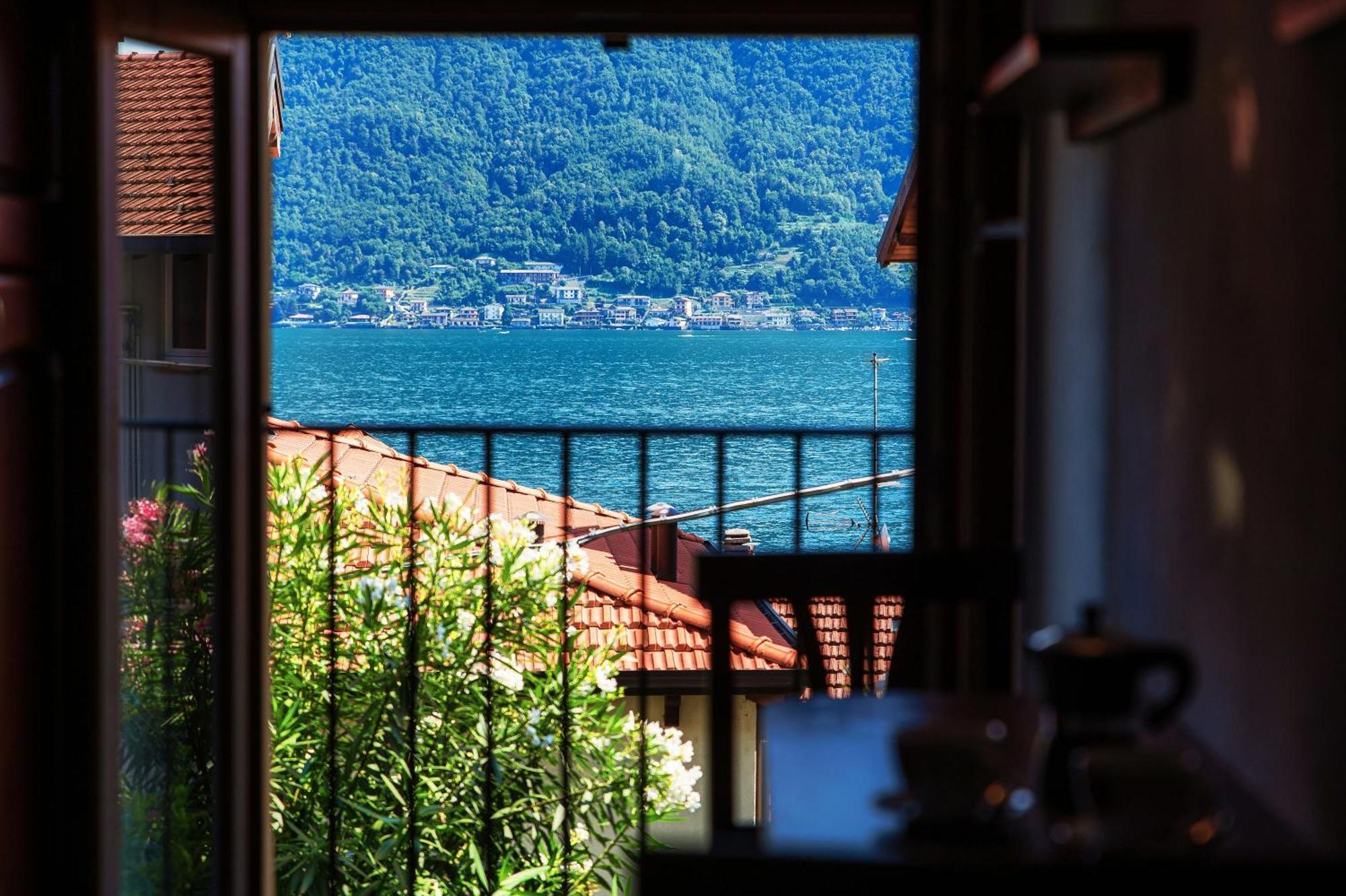 Delizioso Bilocale Vista Lago Colonno Luaran gambar