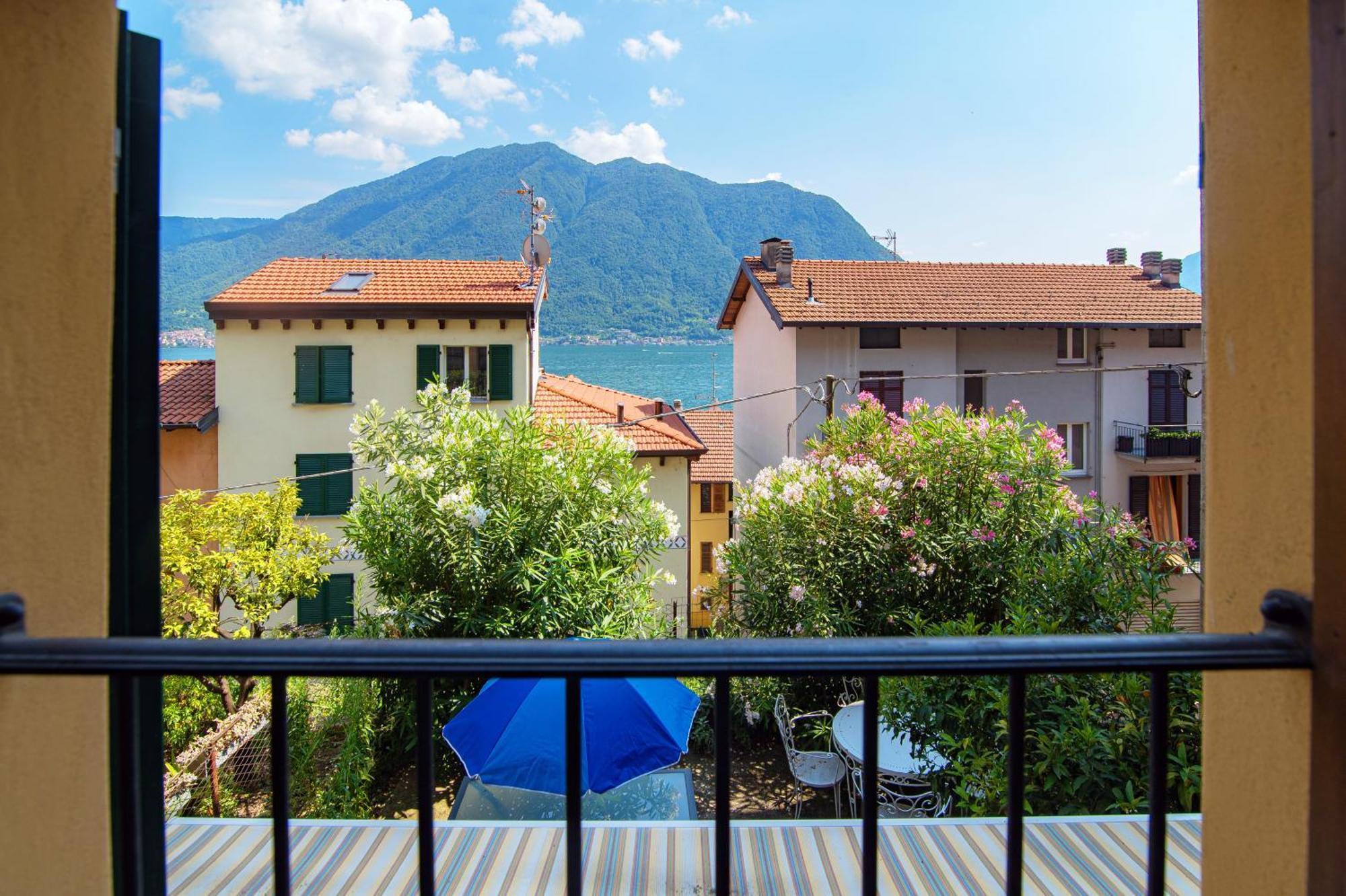 Delizioso Bilocale Vista Lago Colonno Luaran gambar