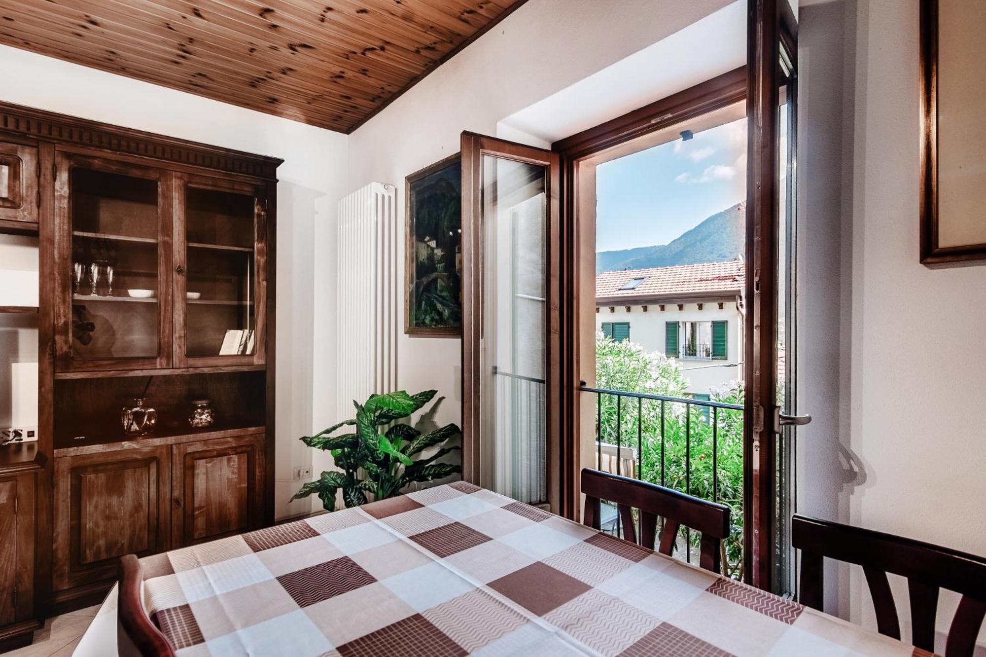 Delizioso Bilocale Vista Lago Colonno Luaran gambar