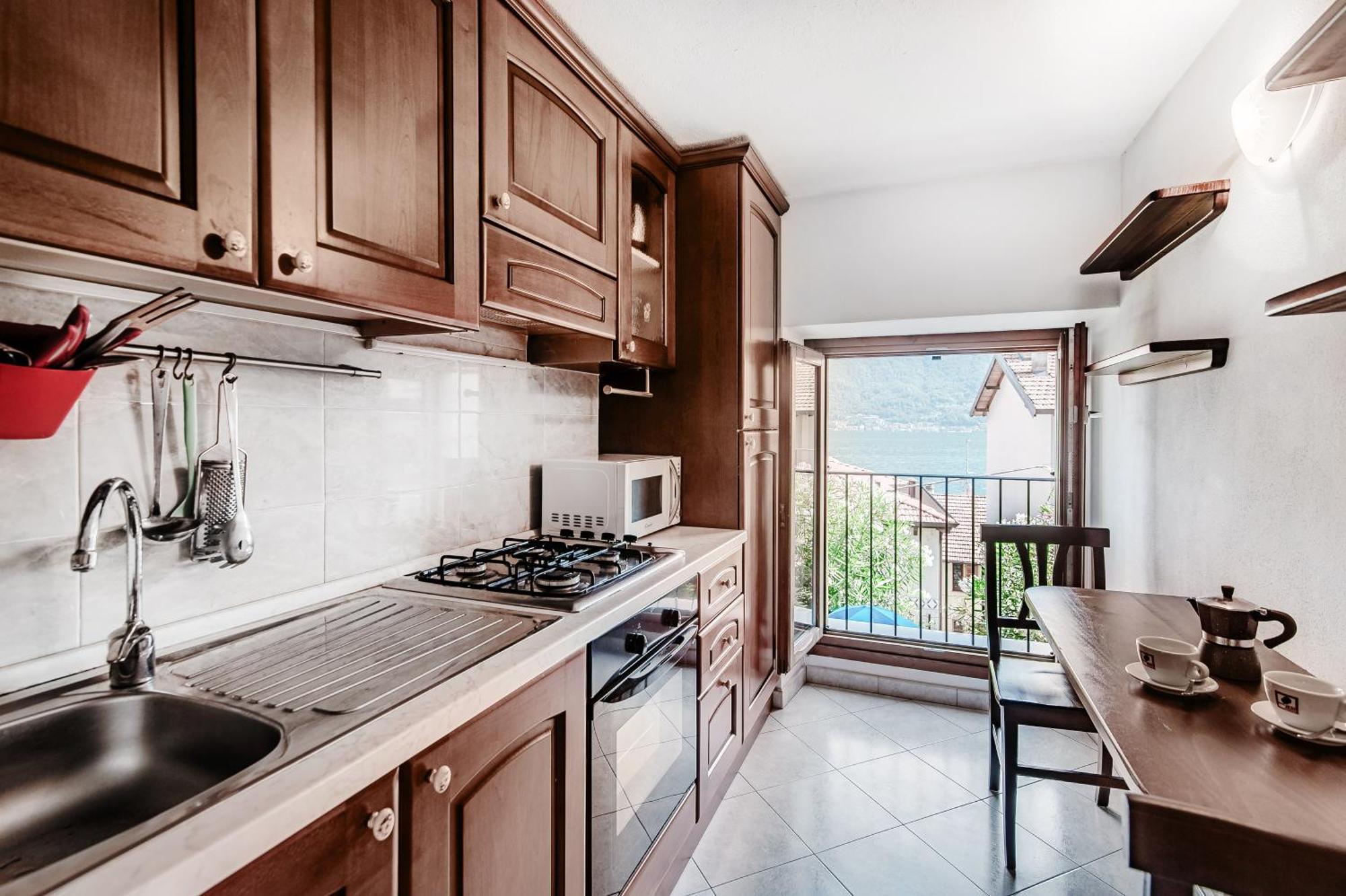Delizioso Bilocale Vista Lago Colonno Luaran gambar
